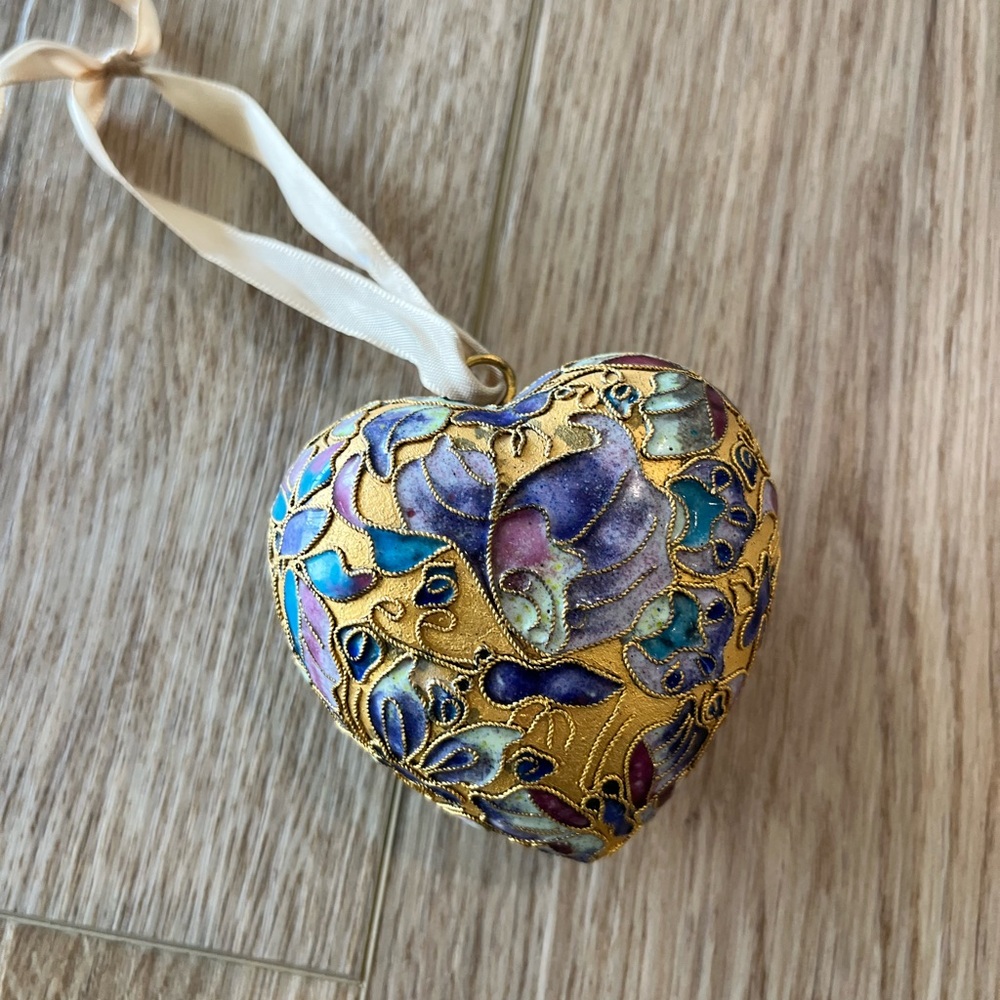 Elegant Cloisonné Heart-Shaped Ornament